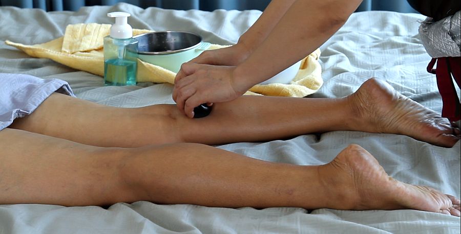 Khun Som - Hot Stone Massage Bangkok Thailand